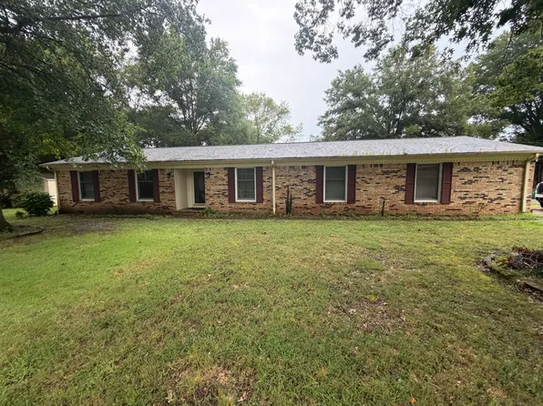 21 Camellia Dr, Jackson, TN 38301