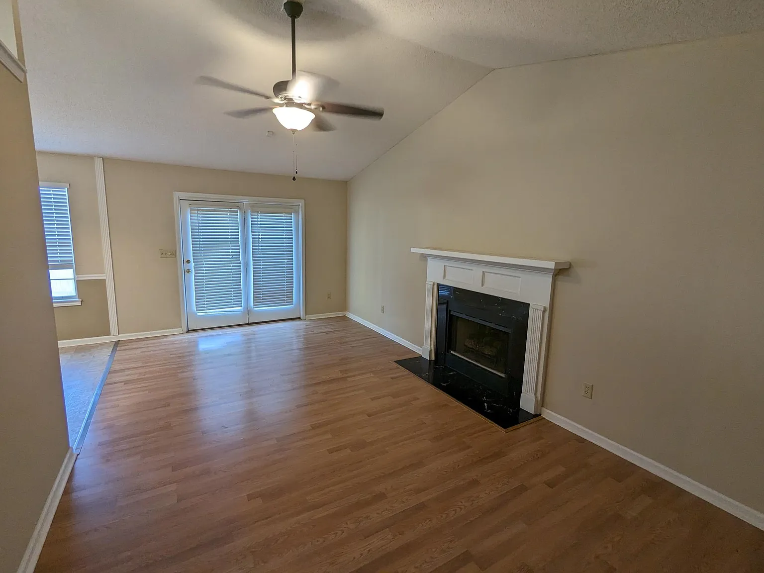 3 bed, 1234 sqft, $1,650 — Photo 4