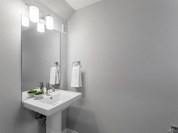 4th image of 1733 Irving St #102