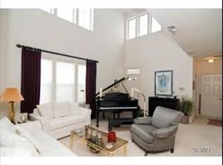 2819 Falling Waters Dr, Lindenhurst, IL 60046