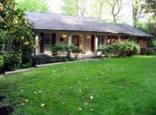 121 Greystone Dr, Oak Ridge, TN 37830