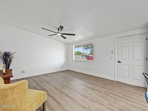 5th image of 325 W Santa Paula St