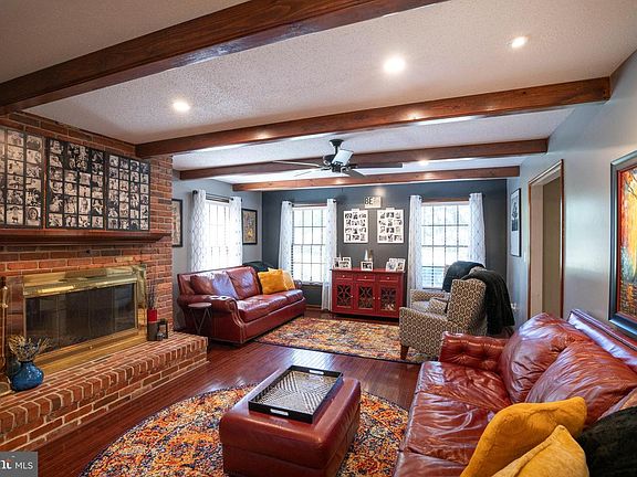 5th image of 406 E Springwood Pl