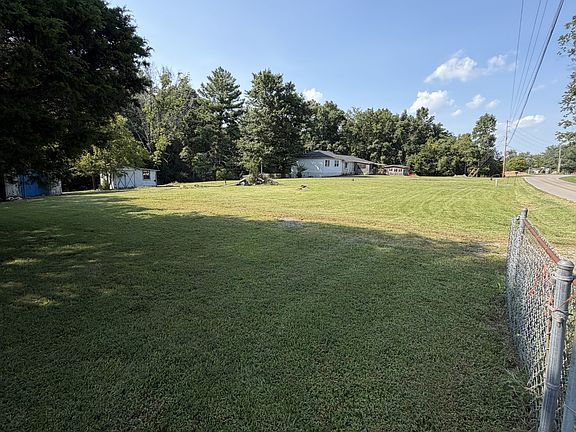 5th image of 3670 Lake Rd