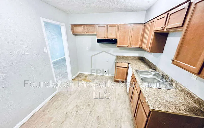 4 bed, 2.0 bath, 1322 sqft, $1,195 — Photo 4