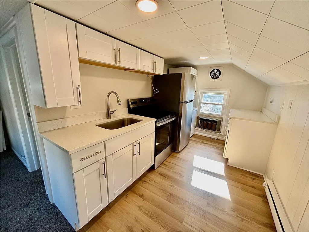 1 bed, 1.0 bath, 1000 sqft, $1,375 — Photo 2