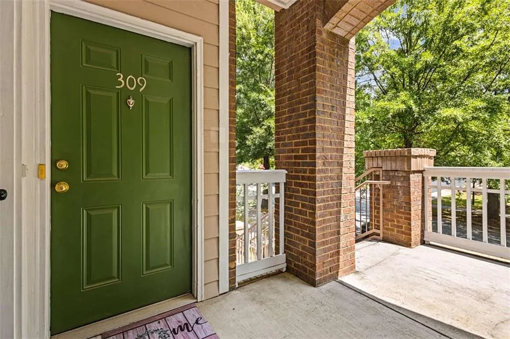 1 bed, 1.0 bath, 805 sqft, $1,600 — Photo 3