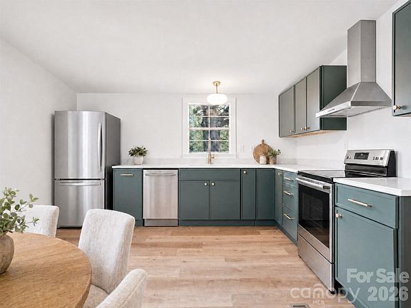 4th image of 405 Marie Ct