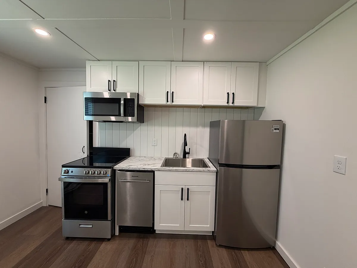 Building Photo - 181 Traver Rd #2