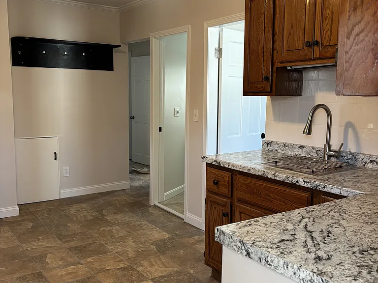 38 Hunting St #2 — Photo 15