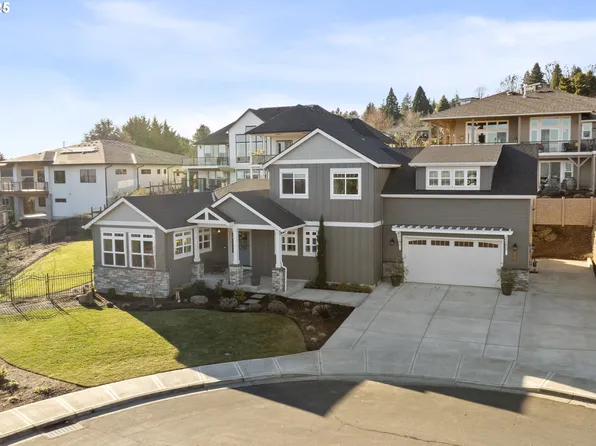 142 SW Brier Ave, Dundee, OR 97115