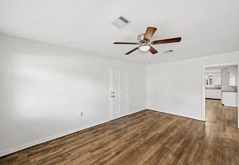 2409 Estate Dr — Photo 3