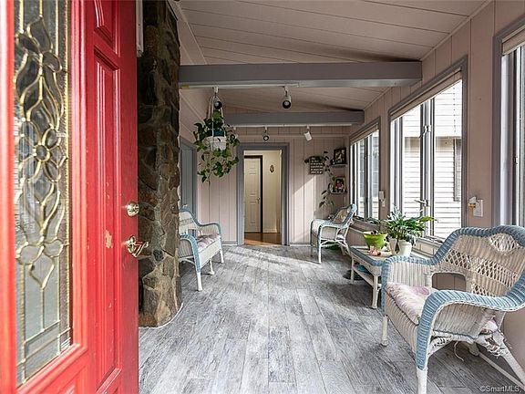 2nd image of 39 Narragansett Trl