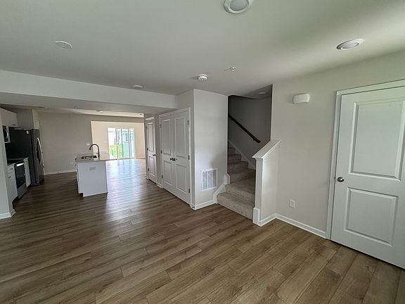 4th image of 611 Widgeon Way