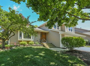 747 Cutter Ln, Elk Grove Village, IL 60007