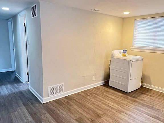 2nd image of 415 Woodview Ave #A
