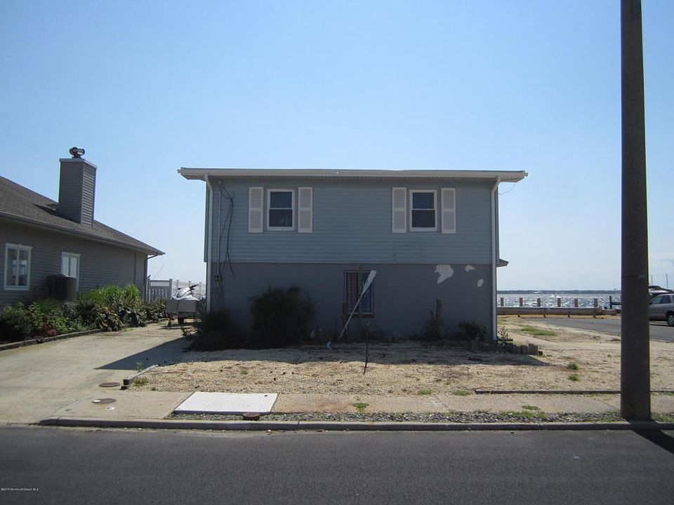 2nd image of 523 Sunset Dr S