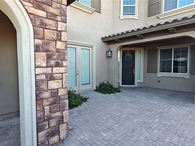 2868 Josephine Dr — Photo 4