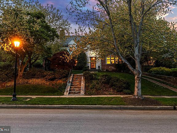 2nd image of 206 Kemble Rd