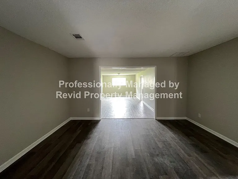 1882 E Person Ave — Photo 6