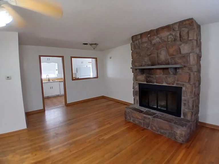 702 Hardin Dr — Photo 3