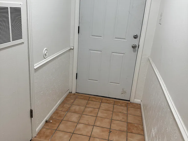 4718 S Fannin St — Photo 4
