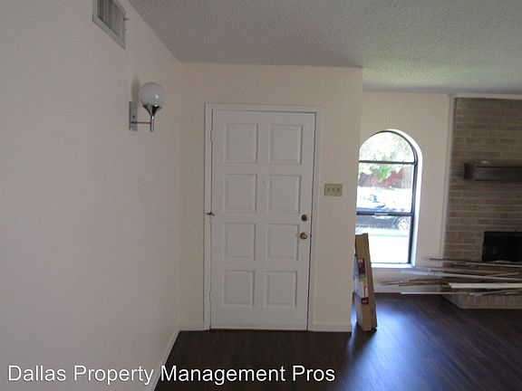 3rd image of 1202 Hickory Hill Dr
