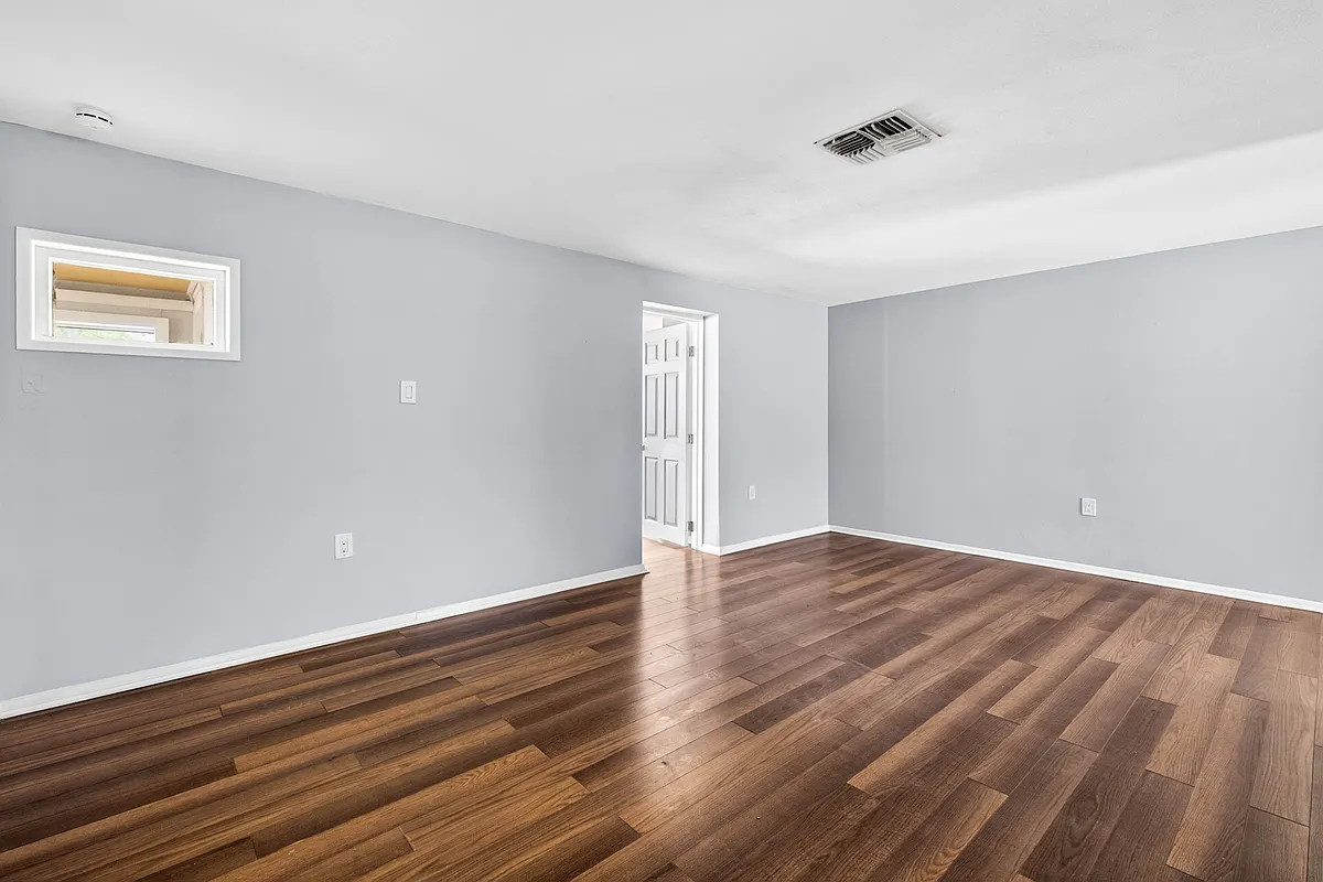 Building Photo - 4621 Manor Dr