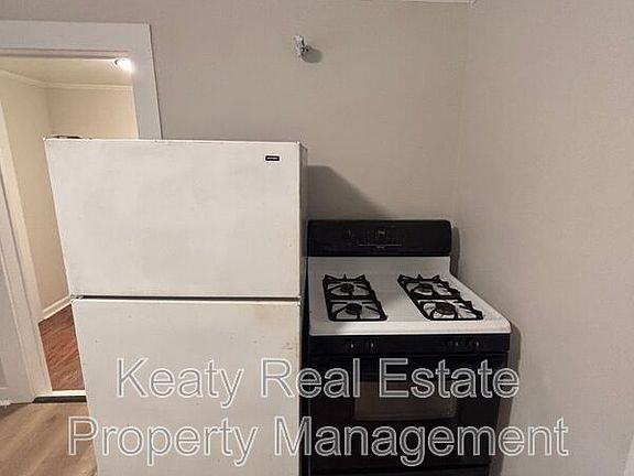 4th image of 408 1/2 Harding St