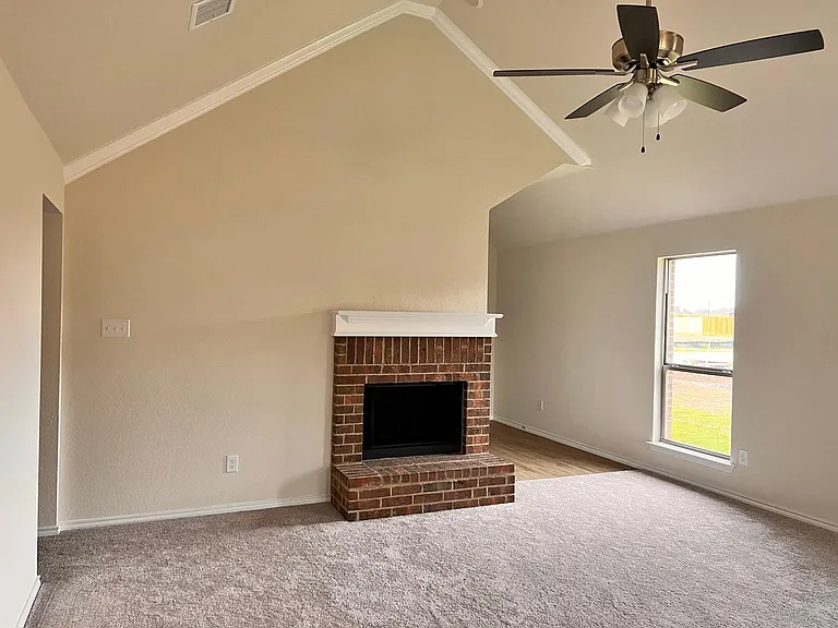 324 Greenhaven Dr — Photo 18