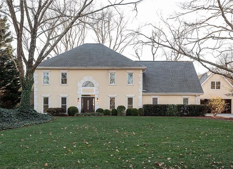 1st image of 565 Saddle Creek Cir