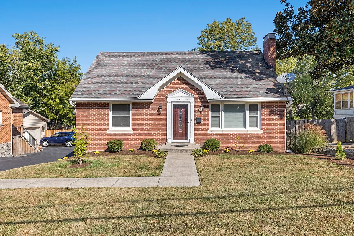 Building Photo - 1717 Versailles Rd