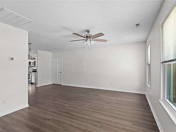 4th image of 355 Weatherford Dr