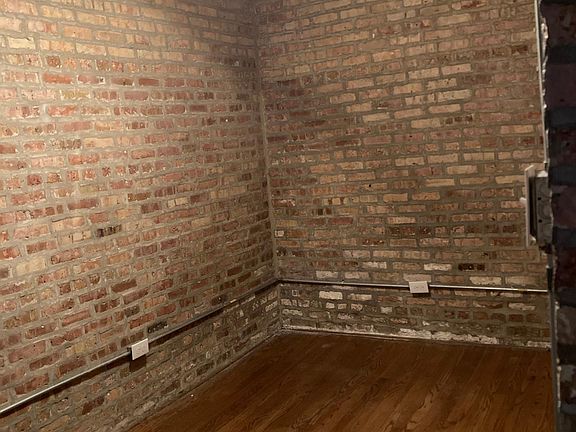 5th image of 957 N Oakley Blvd #G