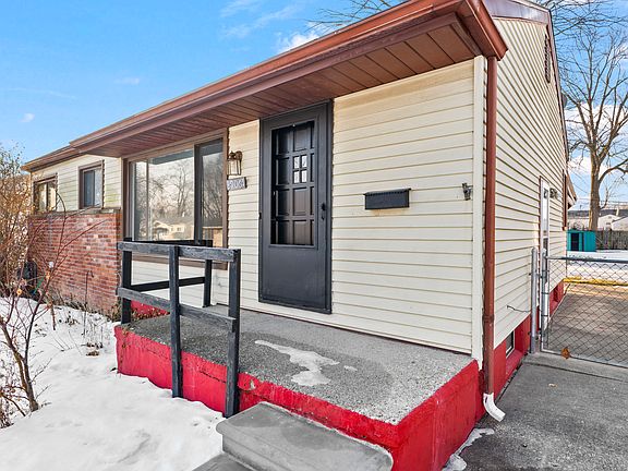 3rd image of 29061 Balmoral St