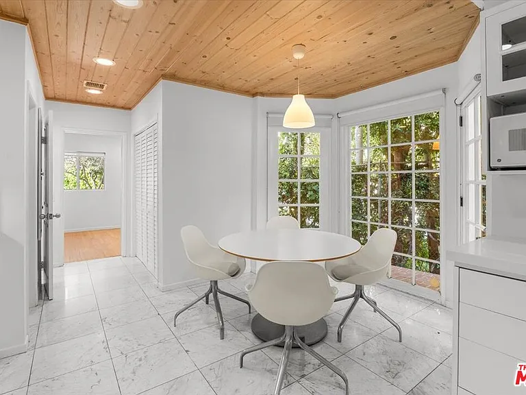4031 Hollyline Ave — Photo 12