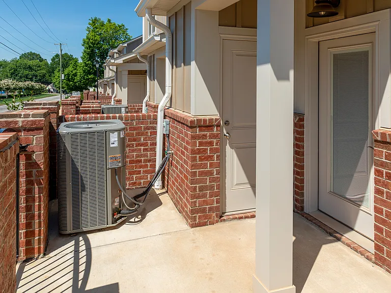 20 Peachtree Ave NW — Photo 31
