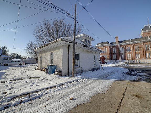 4th image of 215 S 3rd St