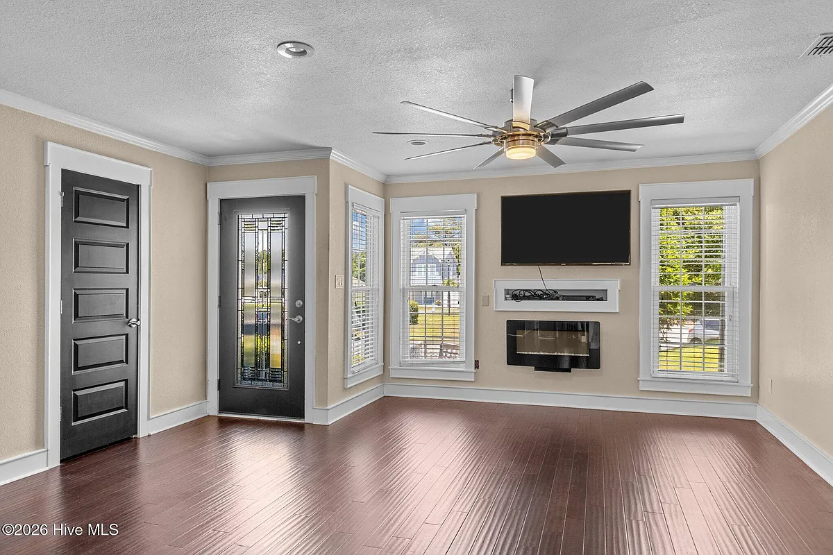 Building Photo - 8711 Plantation Dr #302