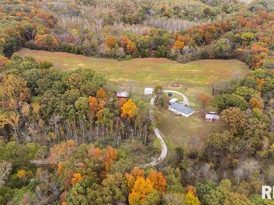 484 Hummingbird Dr, Louisville, IL 62858