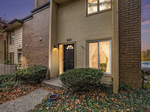 2700 Birchcrest Dr SE, Grand Rapids, MI 49506