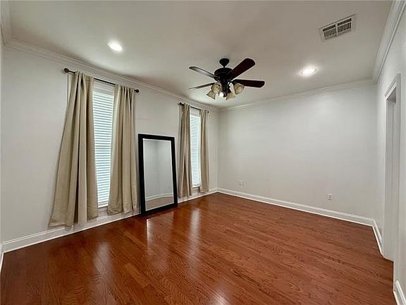 3rd image of 4001 School Dr