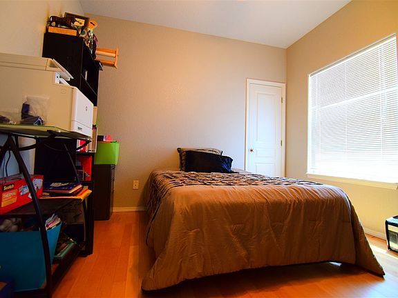 3rd image of 819 Mimosa Ave