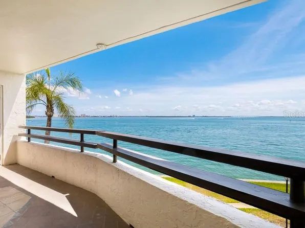 121 1st St E APT 206, Tierra Verde, FL 33715