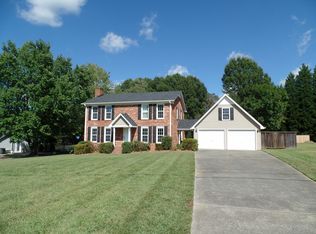 1015 Windwood Dr, Kernersville, NC 27284