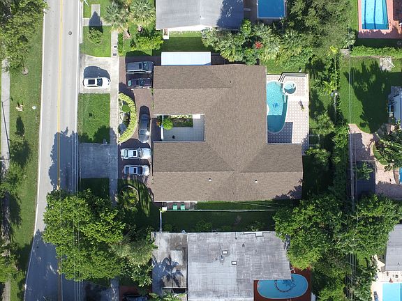 2nd image of 2040 NE 199th St
