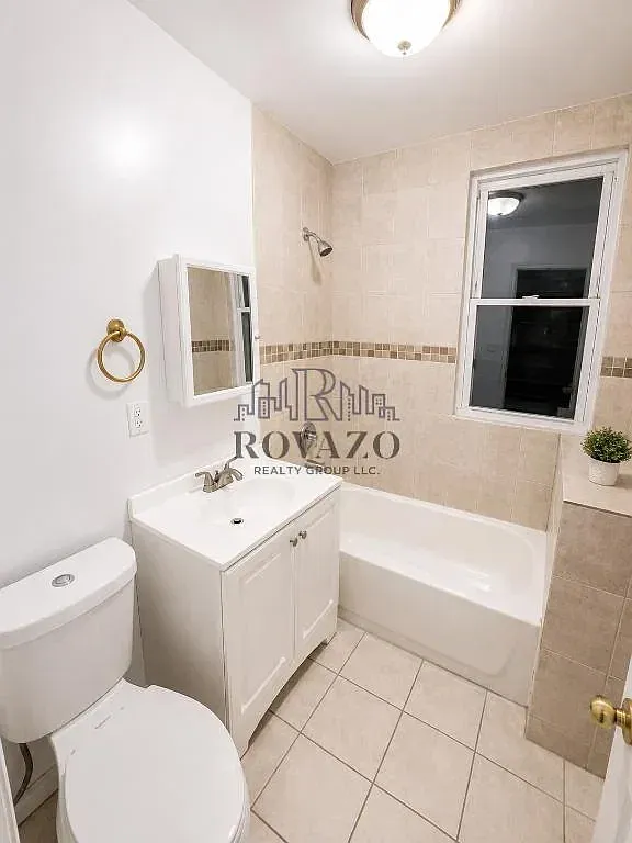 4 bed, 2.0 bath, 900 sqft, $2,200 — Photo 3