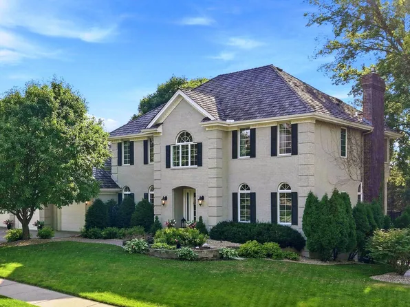 9486 Olympia Dr, Eden Prairie, MN 55347
