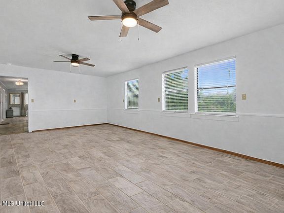 5th image of 4707 Griffin St