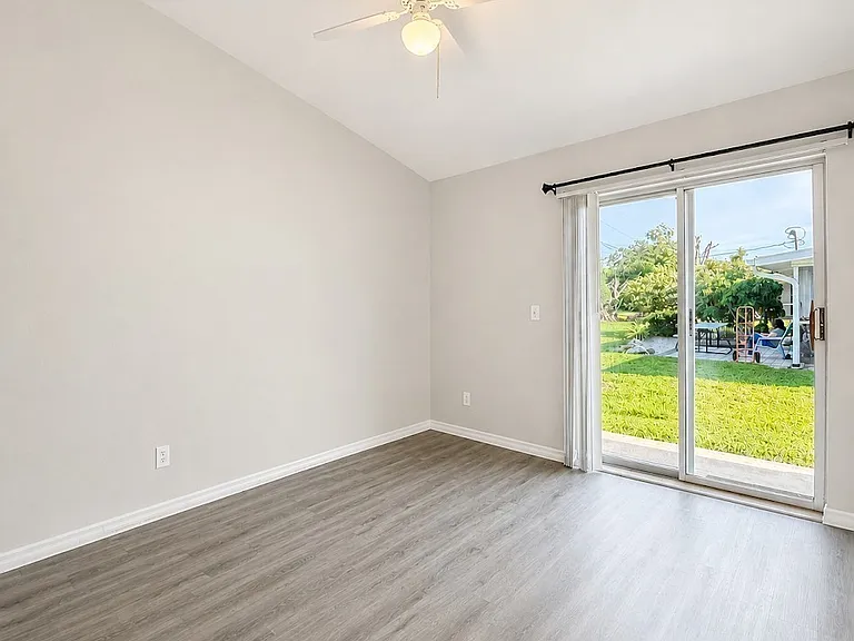 3603 SE 9th Pl — Photo 7